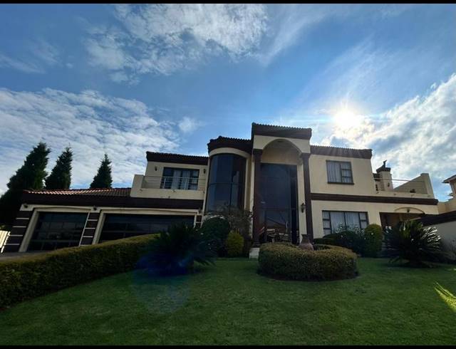 6 BEDROOM HOUSE FOR SALE IN BLUE VALLEY GOLF ESTATE
